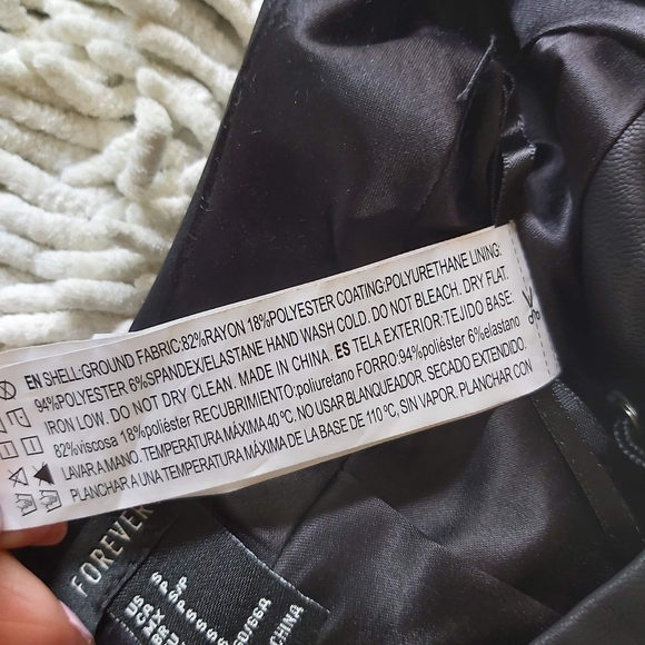 Forever 21 black vegan leather mini skirt- size small - Picture 4 of 7